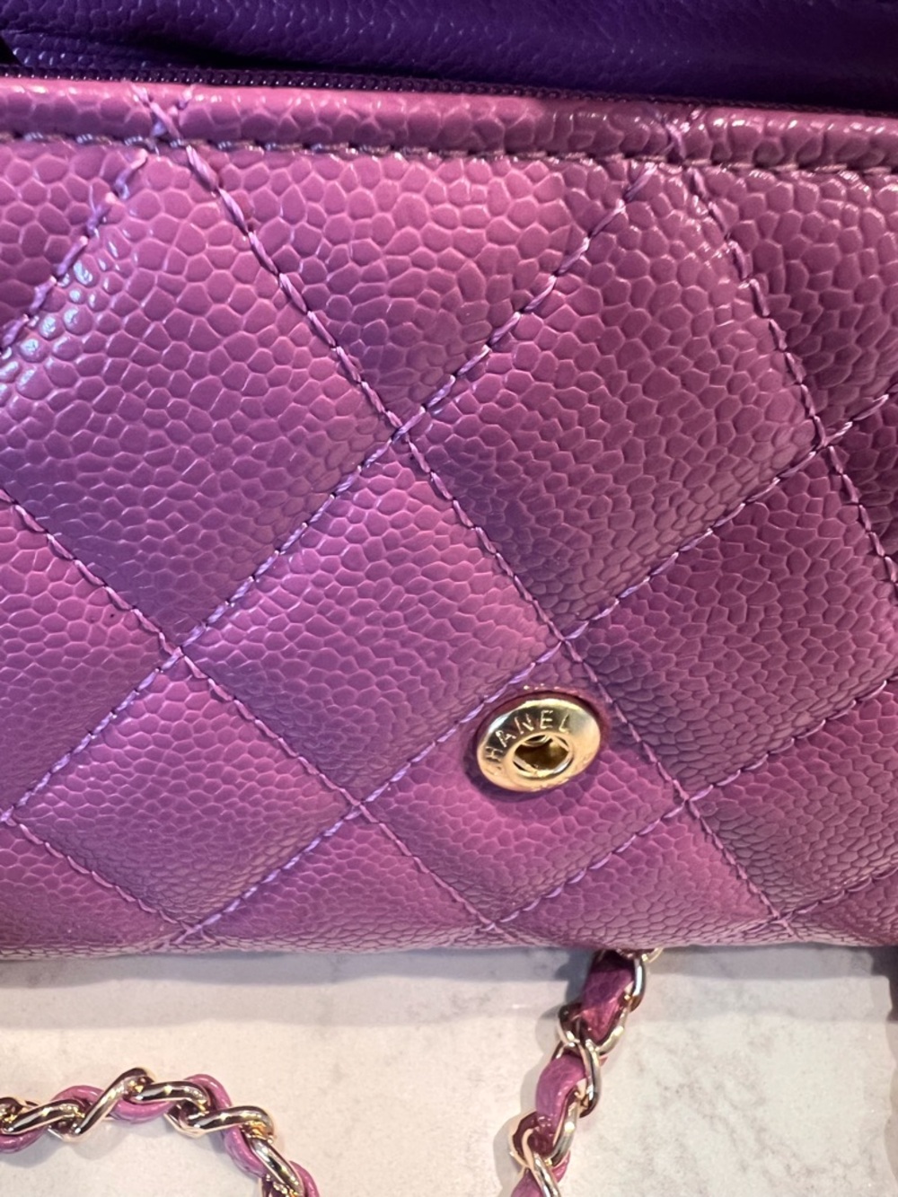 Gorgeous small, mauve, quilted crossbody with gold hardware 🌸 - Picture 7 of 12